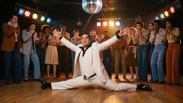 Imagen de muestra: protagonista haciendo una apertura en la pista de baile